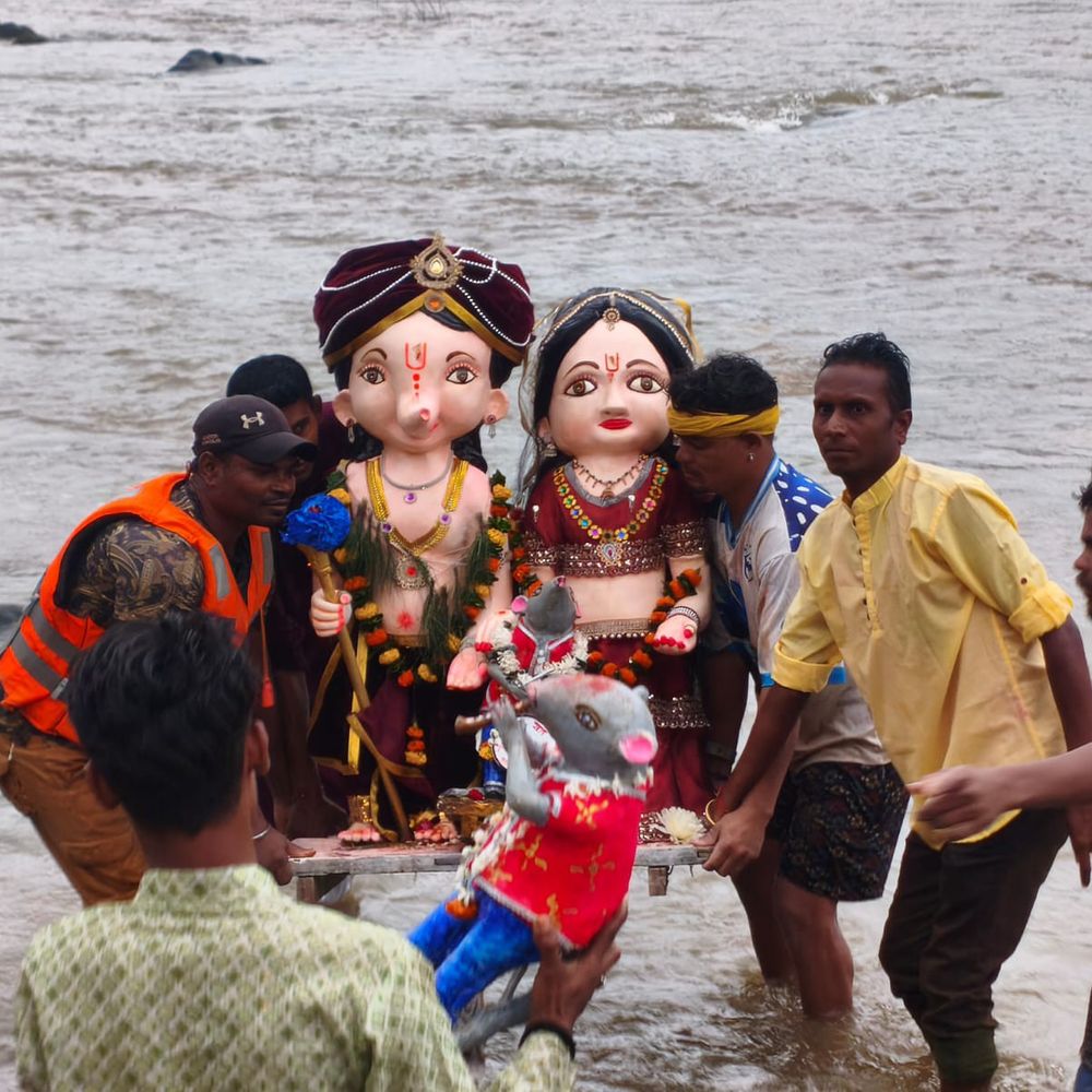 बालाघाट में बारिश के बीच गणेश प्रतिमाओं का विसर्जन शुरू:वैनगंगा नदी के घाटों पर देर रात तक चलेगा क्रम; सुरक्षा के पुख्ता इंतजाम