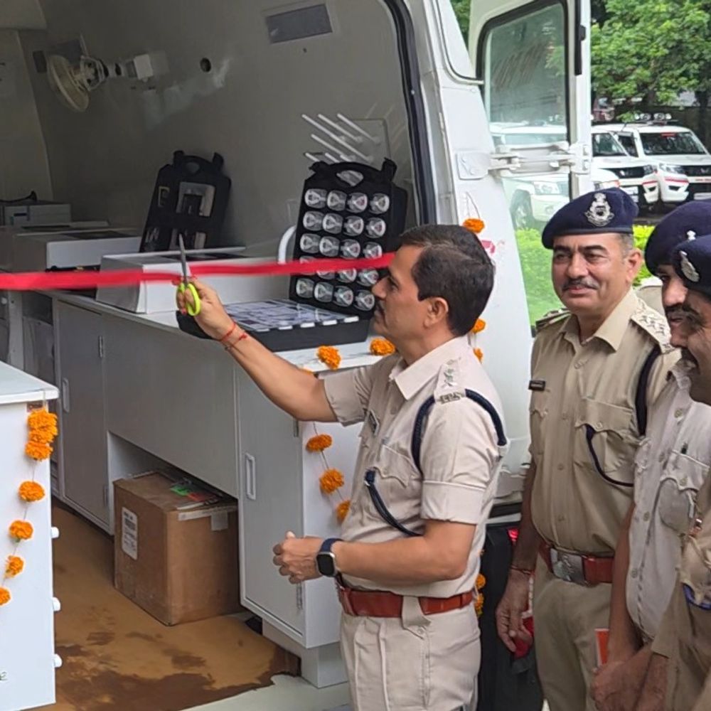 मंडला पुलिस को मिली मोबाइल फॉरेंसिक वैन:अब घटनास्थल पर ही वैज्ञानिक सबूत मिलेंगे, 17 टेस्टिंग किट से लैस