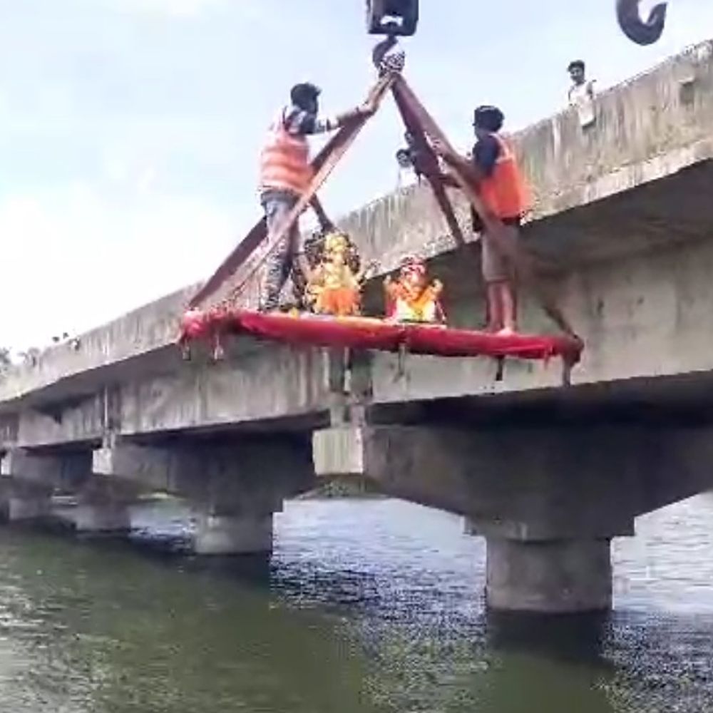 शाजापुर में क्रेन से गणेश प्रतिमाओं का विसर्जन शुरू:100 पंडालों की प्रतिमाओं के लिए लखुंदर नदी पर सुरक्षा के पुख्ता इंतजाम; एसडीईआरएफ तैनात