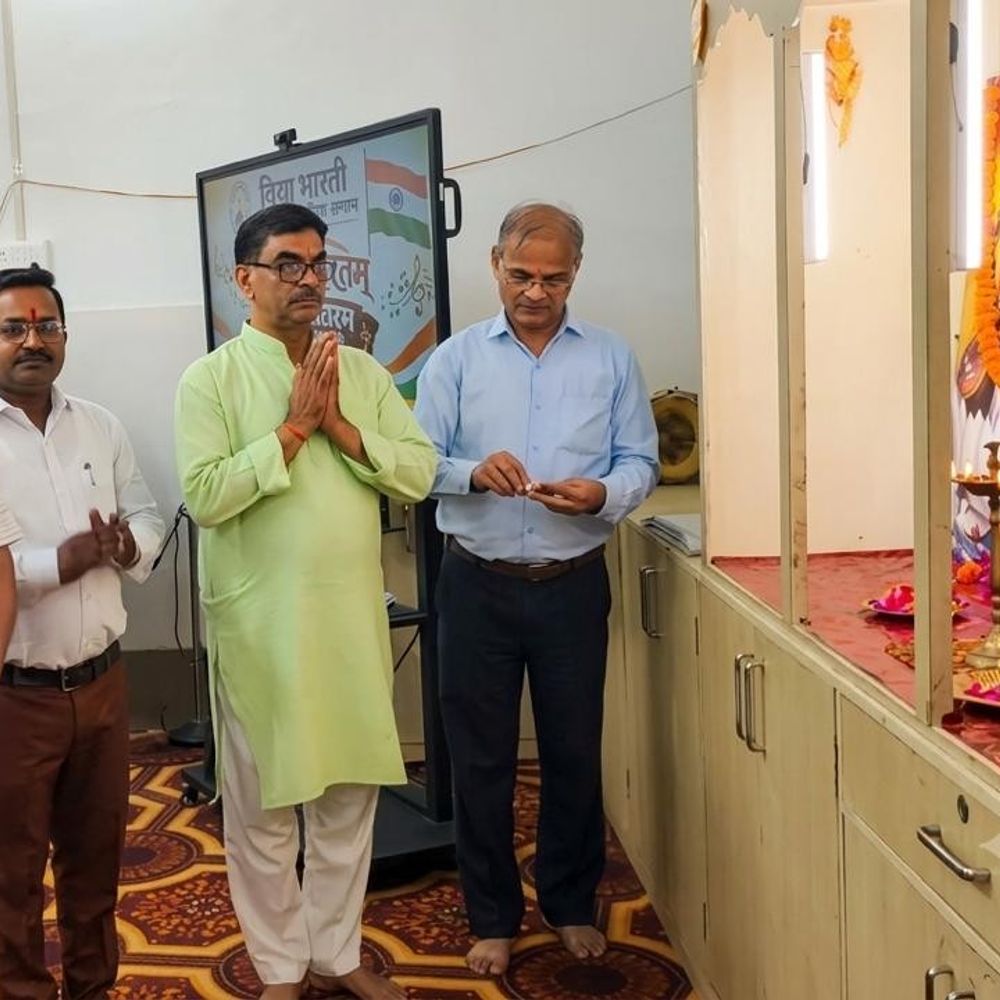 रामपुर के स्कूल में 'वंदे मातरम्' का गान:अतिथियों ने युवाओं से किया राष्ट्र निर्माण में योगदान का आह्वान