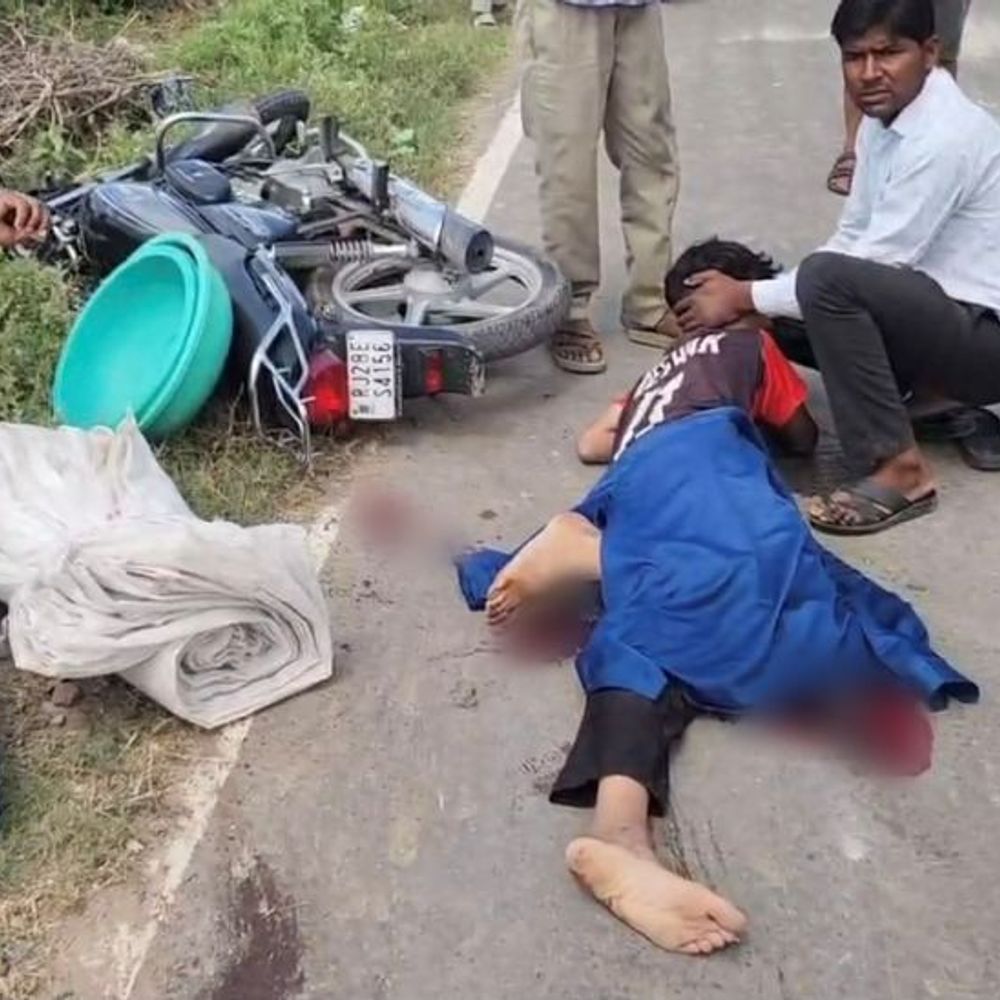 जेसीबी की टक्कर से पिता-पुत्र गंभीर घायल:ढींगपुर रोड पर हुआ हादसा, प्राथमिक इलाज के बाद कोटा रेफर