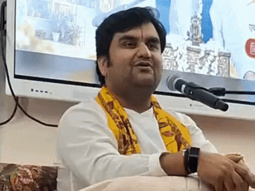 इंद्रेश महाराज बोले- रिलेशनशिप पर स्टूडेंट का फोकस:रायपुर में कहा- जाति के बाद अब Gen-Z के नाम पर भी लड़ाई हो सकती है