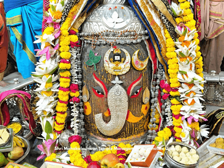 अनंत चतुर्दशी पर महाकाल का गणेश स्वरूप में श्रृंगार:रजत चंद्र-त्रिशूल, मुकुट और आभूषण पहनाए; भस्म आरती में भक्तों ने किए दर्शन