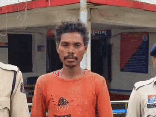 एक दिन में गौ तस्करी के खिलाफ 2 कार्रवाई:जशपुर में 8 पैदल और 9 पिकअप में ले जा रहे थे,2 गौवंश की मौत,एक गिरफ्तार