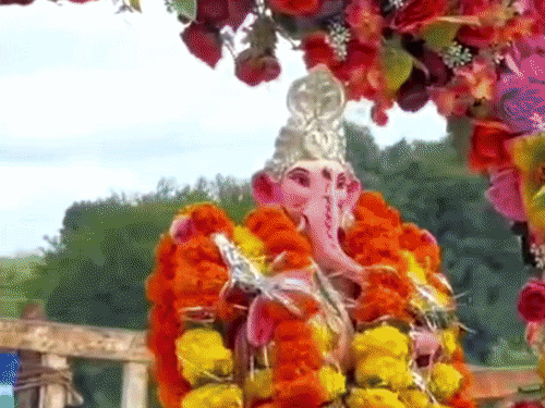 राजगढ़ कोतवाली थाने से निकली बप्पा की विदाई यात्रा:ढोल की थाप पर जमकर नाचे पुलिसकर्मी, टीआई ने लगाए जयकारे