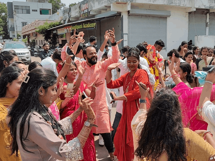 मंदसौर में गणेश प्रतिमाओं का विसर्जन:शहर में 23 संग्रहण केंद्र, शिवना नदी में विसर्जन पर रोक; रात 9 बजे से 16 झांकियों का कारवां