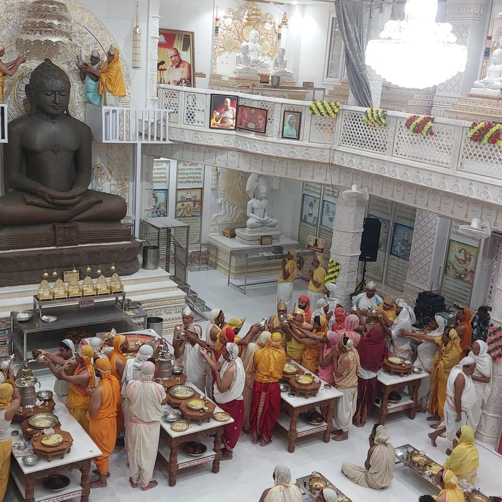 टीकमगढ़ में अनंत चतुर्दशी पर जैन मंदिरों में पूजन:वासुपूज्य स्वामी के मोक्ष कल्याणक पर निर्वाण लाडू चढ़ाए; शनिवार को निकलेगी शोभायात्रा