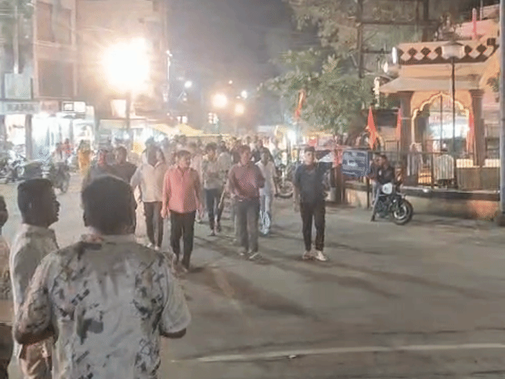 इंदौर में शिवाजी महाराज की प्रतिमा के स्ट्रक्चर पर विवाद:  निगम की कार्रवाई के बाद थाने पहुंचे लोग; जिम्मेदार अधिकारियों पर कार्रवाई की मांग – Indore News