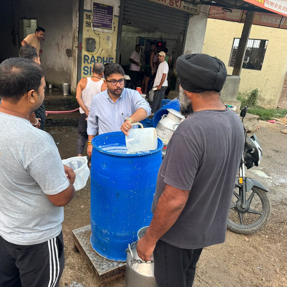 जमशेर की डेयरी से चटनी-ग्रेवी सहित 4 सैंपल जांच को भेजे