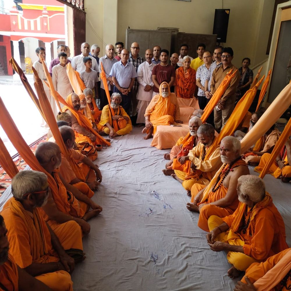 चातुर्मास पर वेद मंदिर में 108 दंडी स्वामियों का पूजन, वस्त्र व दक्षिणा भेंट