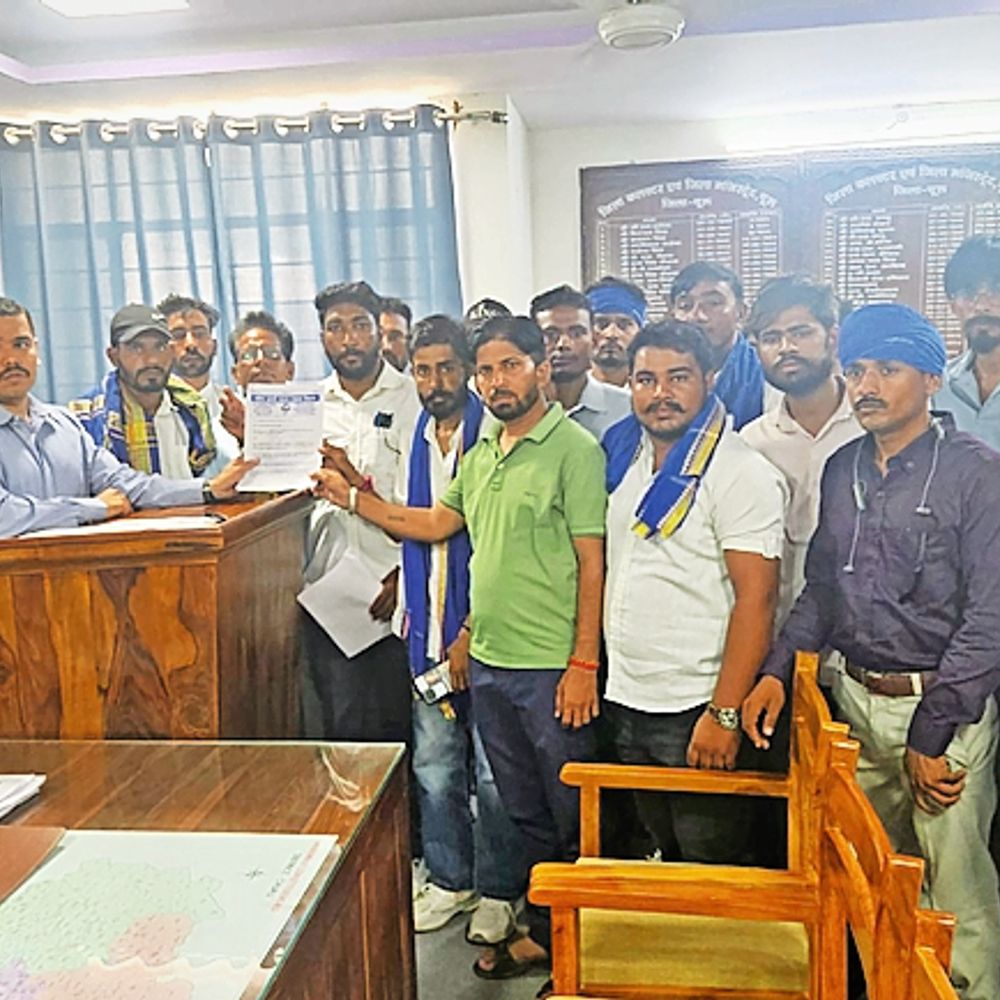 मांगों को लेकर राष्ट्रपति के नाम कलेक्टर को ज्ञापन