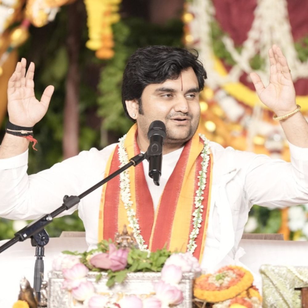 इन्द्रेश महाराज बोले-असंतुष्ट व्यक्ति भगवान का भक्त नहीं हो सकता:मुक्ति के लिए एक क्षण काफी, जीवनभर भगवान को याद करना ही भक्ति
