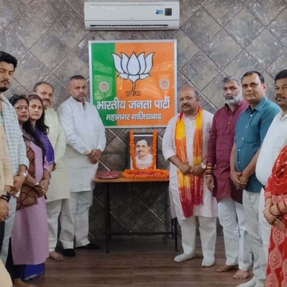 भाजपाइयों ने दीनदयाल उपाध्याय जयंती मनाई:महानगर अध्यक्ष मयंक गोयल बोले- राष्ट्र निर्माण में उनका योगदान भूला नहीं जा सकता