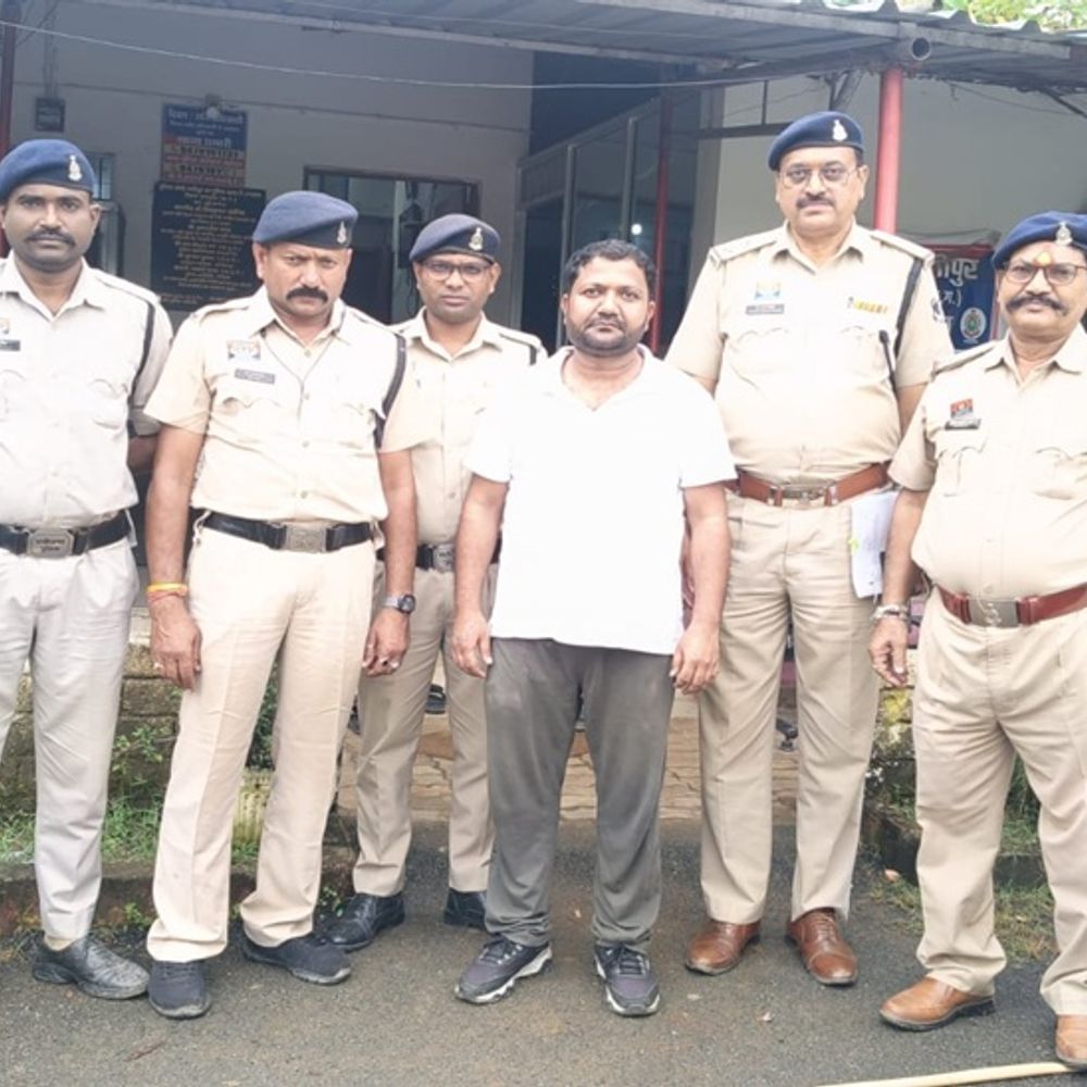 रिंगबांध के जमीन की रजिस्ट्री, मुख्य आरोपी रायपुर से गिरफ्तार:कलेक्टर के आदेश पर दर्ज हुई FIR, आदिवासी जमीन की फर्जी तरीके से कराई रजिस्ट्री