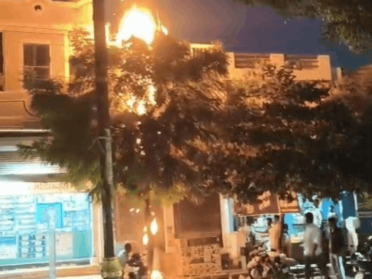 पाली में बिजली के बॉक्स में लगी आग:शॉर्ट सर्किट से जले तार, बुलानी पड़ी दमकल