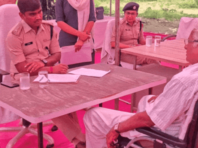बिना नंबरी-ब्लैक फिल्म वाली गाड़ियों के खिलाफ फिर चलेगा अभियान:दादिया थाने में एसपी ने की जनसुनवाई, शिकायत लेकर पहुंचे लोग