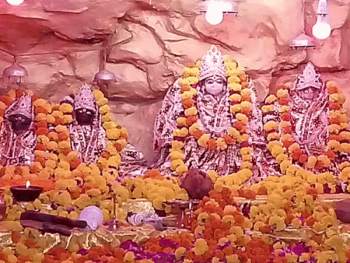 सीता माता मेले में मंदिर के पास पहुंचा भालू:वन-विभाग की टीम ने मॉनिटरिंग की; लोक कलाकारों ने भी दी प्रस्तुति