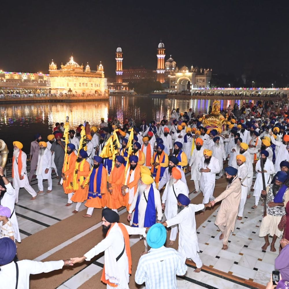 गुरुद्वारा सारागढ़ी के सामने लगी स्क्रीन पर विज्ञापनों पर जत्थेदार गड़गज्ज ने सरकार को लगाई फटकार