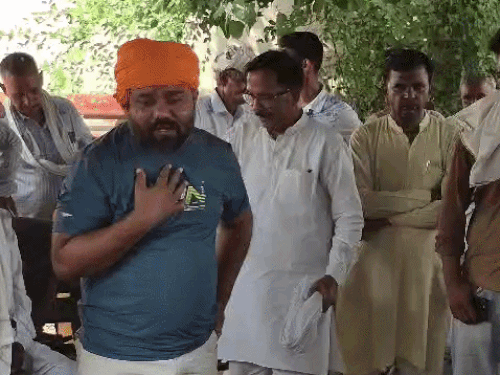 करनाल में व्यक्ति की मौत पर भड़के परिजन:पोस्टमॉर्टम हाउस के बाहर पुलिस के खिलाफ नारेबाजी; शव उठाने से इनकार
