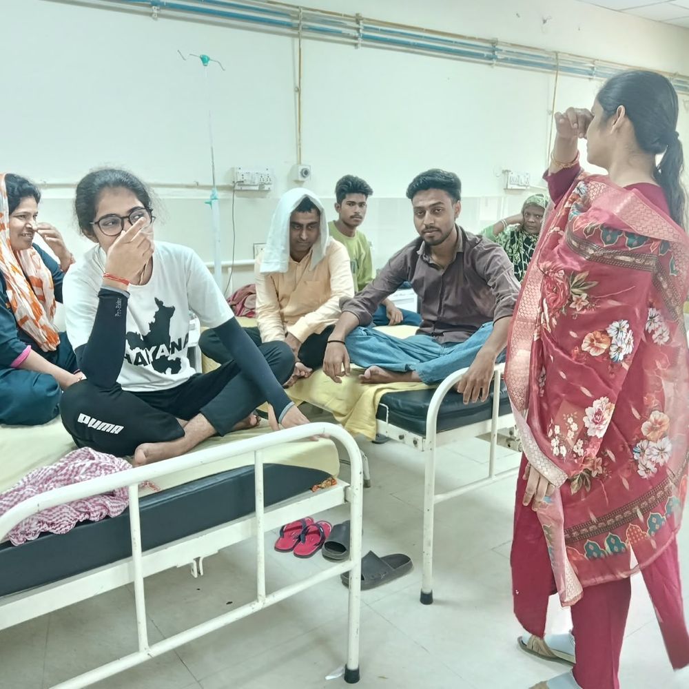 सोनीपत के स्कूलों और अस्पतालों में लगाया योग शिविर:आयुष विभाग ने योग क्रियाओं के बारे में जानकारी दी; डीसी बोलीं-ये संतुलित जीवन जीने का तरीका