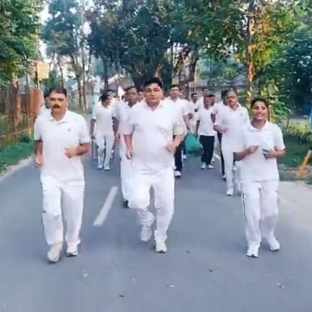 सीआरपीएफ का विशेष स्वच्छता अभियान:'रन एंड वॉक' से दिया सफाई का संदेश