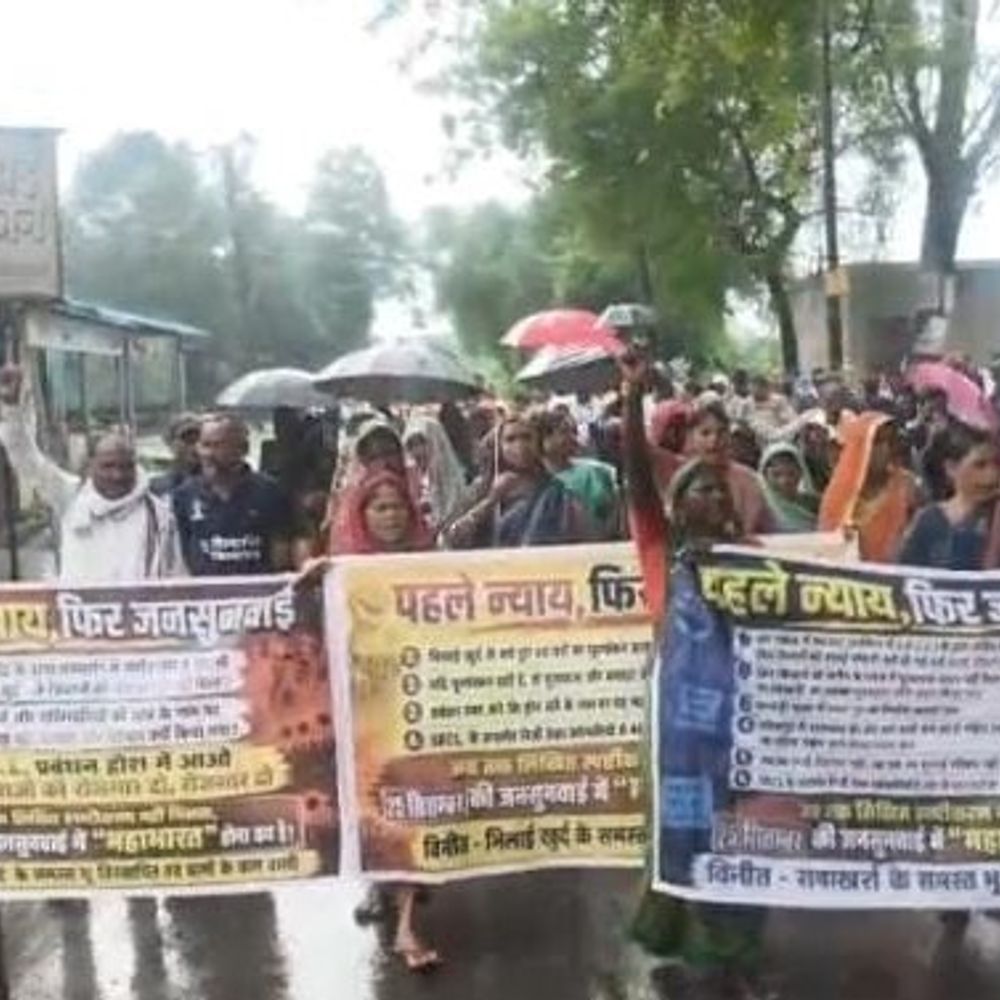 मानिकपुर खदान विस्तार की जनसुनवाई में भारी विरोध:पूर्व मंत्री जयसिंह अग्रवाल और ग्रामीणों ने मुआवजा और रोजगार मांगा, लंबित मामले निपटाने को कहा