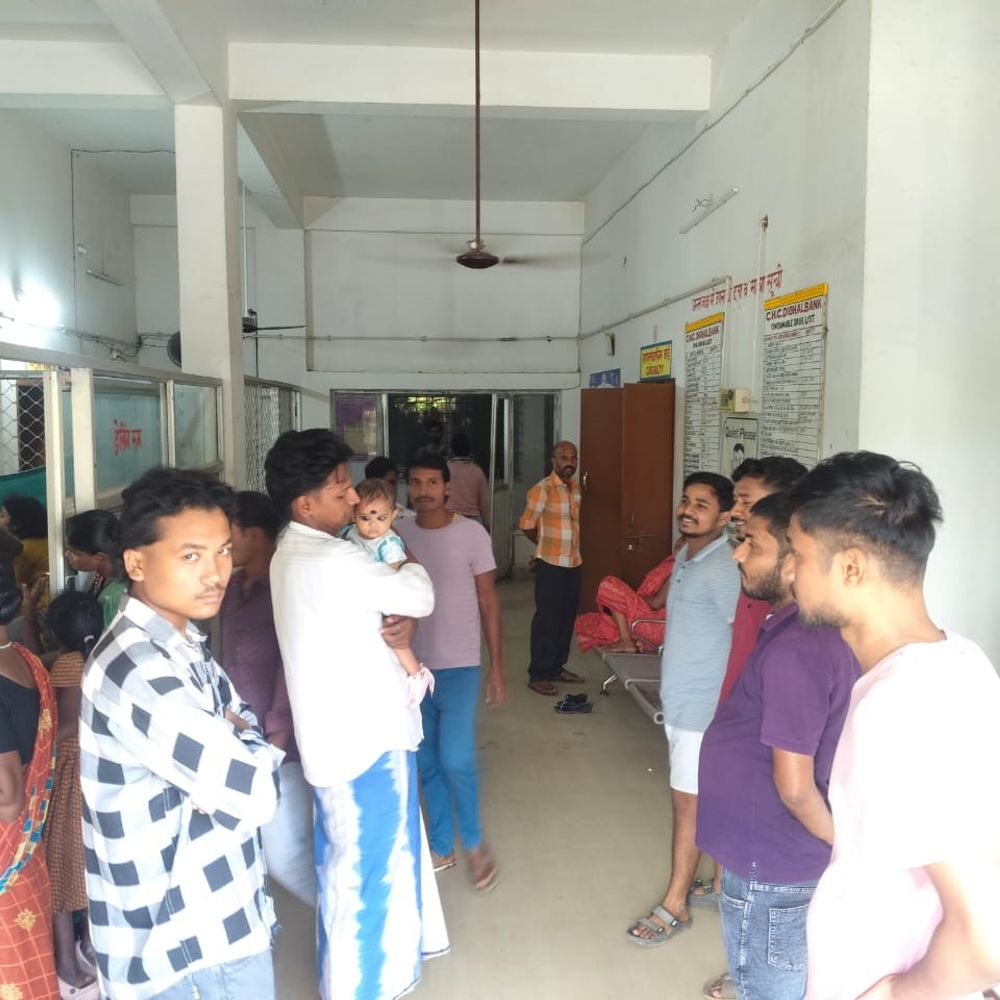 किशनगंज में ई-रिक्शा पलटने से 9 लोग घायल:नेपाल जा रही थी गाड़ी, दिघलबैंक पेट्रोल पंप के पास एक्सीडेंट; 4 घायल हायर सेंटर रेफर