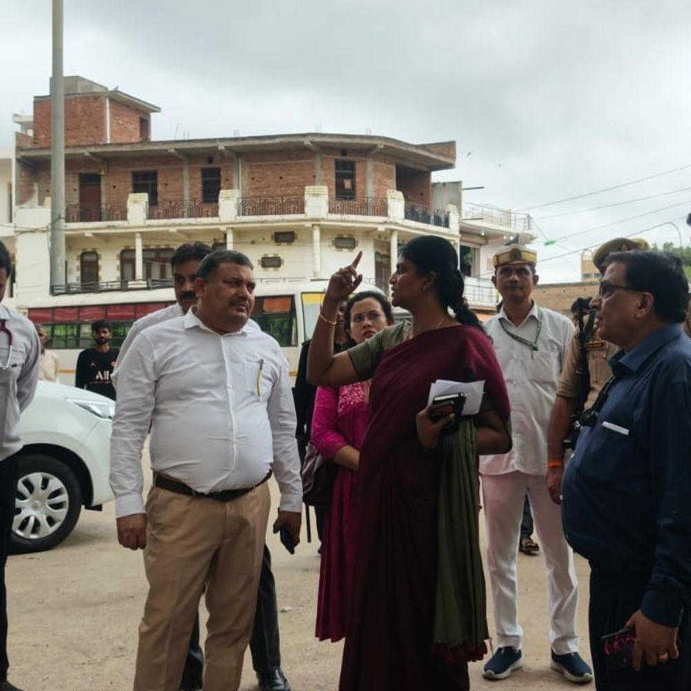 बारिश के कारण कक्षा 12 तक के स्कूल बंद:एटा डीएम एम. अरुनमोली ने दिए आदेश, डीएलएड की परीक्षाएं जारी रहेंगी