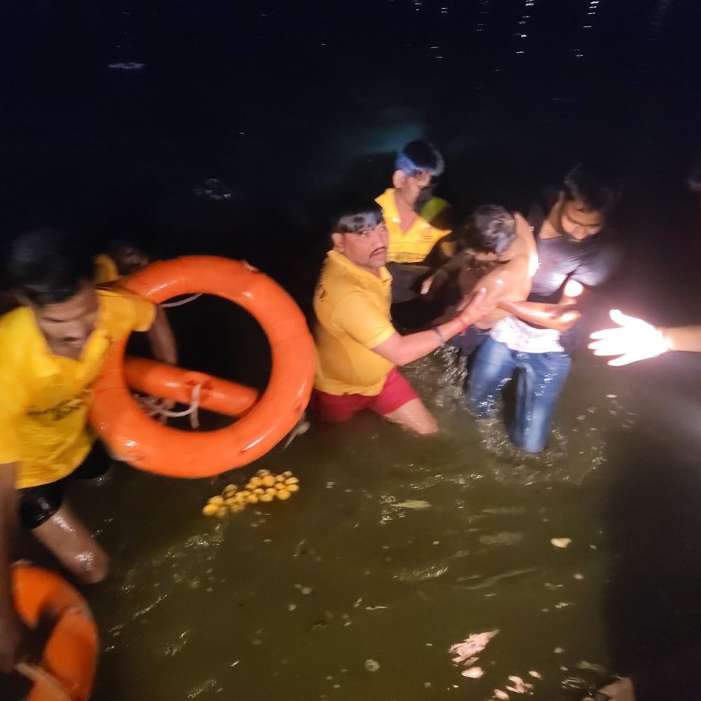 गणेश विसर्जन के दौरान डूबने से युवक की मौत:सिविल डिफेंस और पुलिस ने करीब दो घंटे की कोशिश के बाद निकाला शव