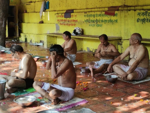 श्राद्ध पक्ष शुरू, पितरों के तर्पण का दौर:करौली में नदी दरवाजा कुंड, पंचना और भद्रावती नदी घाटों पर होंगे श्राद्ध कर्म