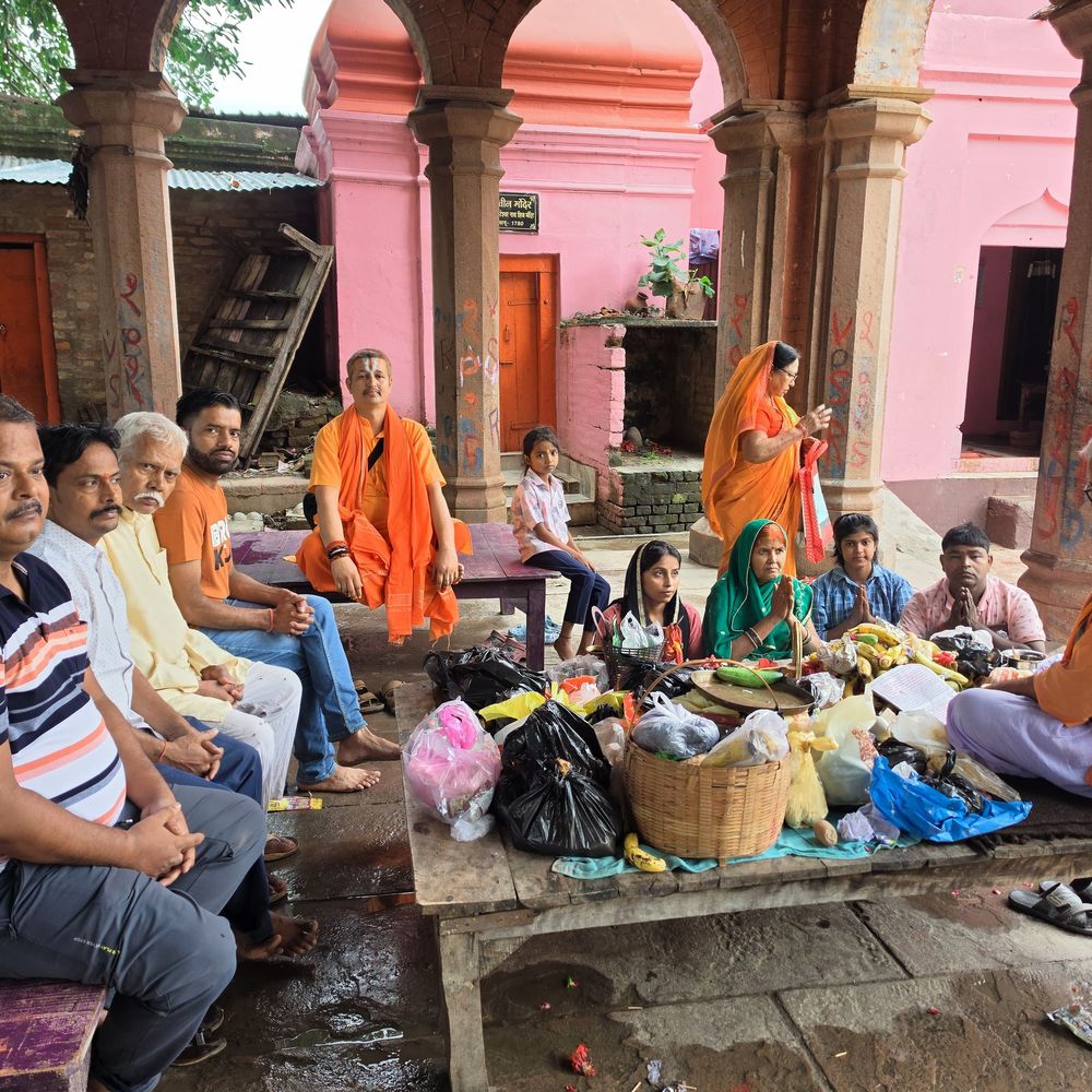 संकटों से बचने के लिए श्रद्धालुओं ने बांधा 14 गांठों वाला अनंत सूत्र