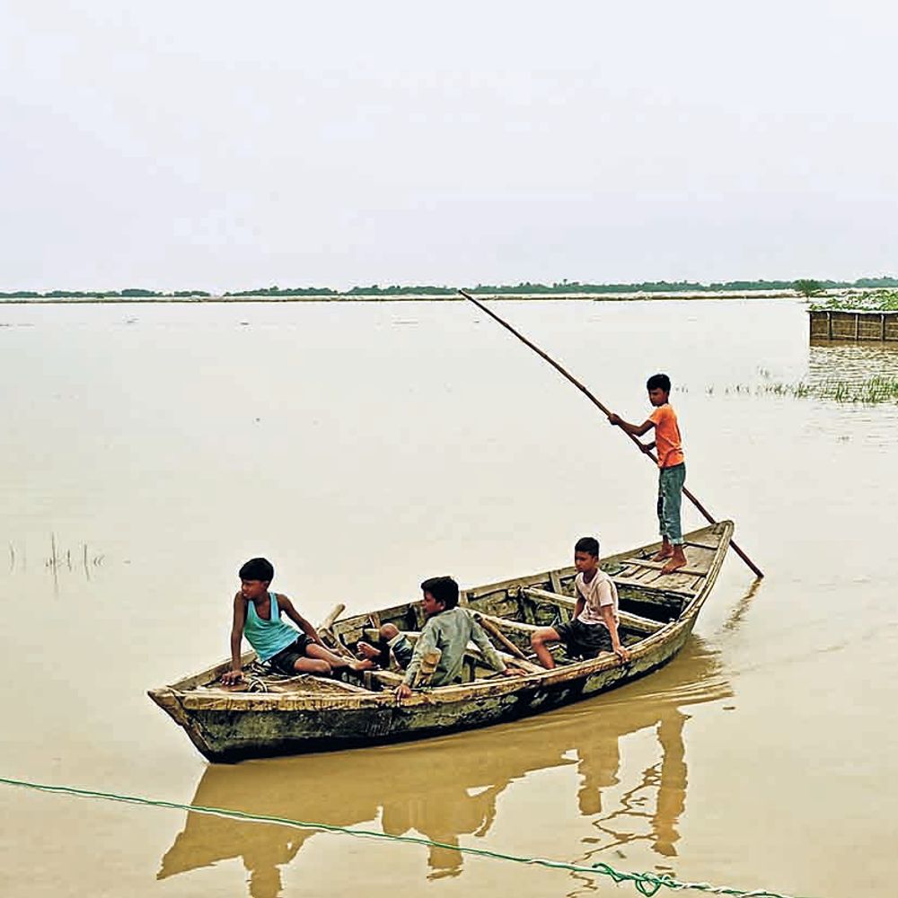 कोसी नदी के जलस्तर में बढ़ोतरी, मधेपुर के निचले इलाकों में फैलने लगा अब बाढ़ का पानी
