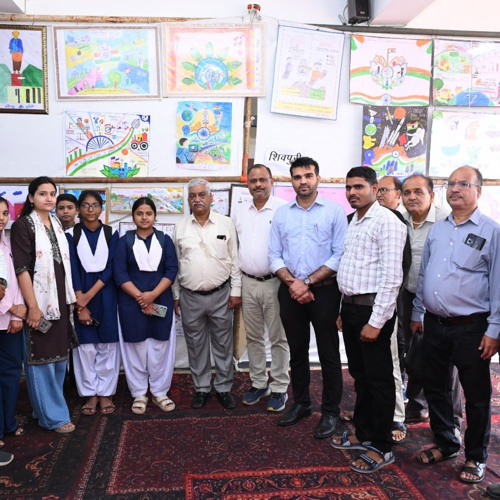 शिवपुरी में 25 जिलों के आजीविका मिशन अधिकारियों का विजिट:SHG की वन स्टॉप फैसिलिटी और गारमेंट फैक्ट्री देखी