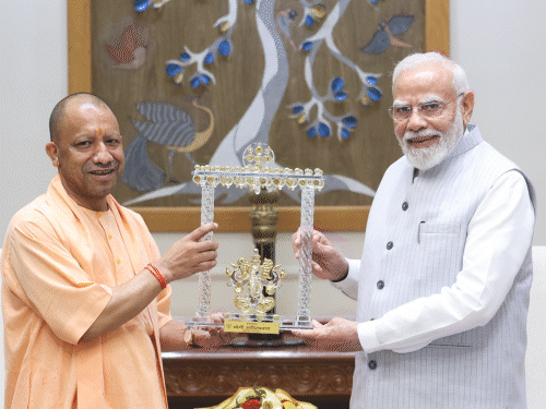 योगी दिल्ली पहुंचे, मोदी से की मुलाकात:नितिन नवीन से भी मिलेंगे, राज्यसभा चुनाव पर चर्चा की संभावना