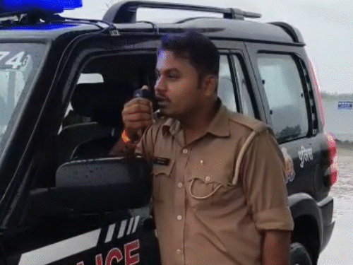 लखनऊ में बारिश को लेकर पुलिस अलर्ट:अनाउंसमेंट कर घर में रहने की अपील, ग्रामीण-शहरी इलाकों में गश्त बढ़ाई