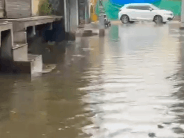 कांकेर में जलभराव का जायजा लेने पहुंचे सांसद भोजराज नाग:लगातार बारिश से बिगड़े हालात, अधिकारियों को दिए निर्देश, 6 मौतों पर जताया दुख