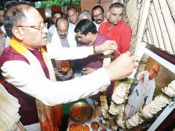 मदकूद्वीप पहुंचे CM साय, रामाश्रय-गणेश मंदिर में की पूजा:कन्या भोज में हुए शामिल, मंदिर संग्रहालय भी देखा; बोले- मदकूद्वीप इतिहास और आस्था का संगम