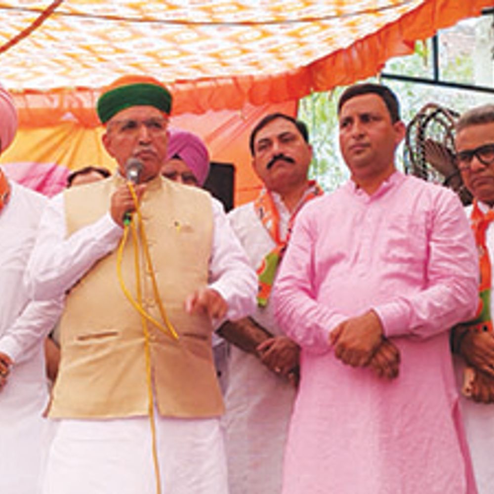 नशा मुक्ति यात्रा में पीड़ितों का दर्द इग्नोर:अक्षय के स्वागत से पहले बदला रूट, फिर बाईपास पर ‘रथ' छोड़ निकले नेता