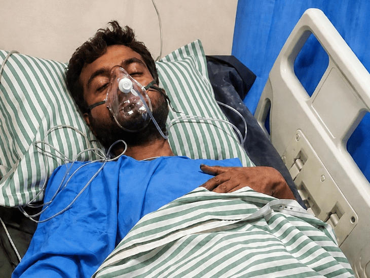 सैलून संचालक पर 3 लोगों का चाकू से हमला:नर्मदापुरम में व्यापारिक प्रतिस्पर्धा में बाइक गिराकर किए वार, पीठ-पेट में गहरे घाव; आरोपी फरार