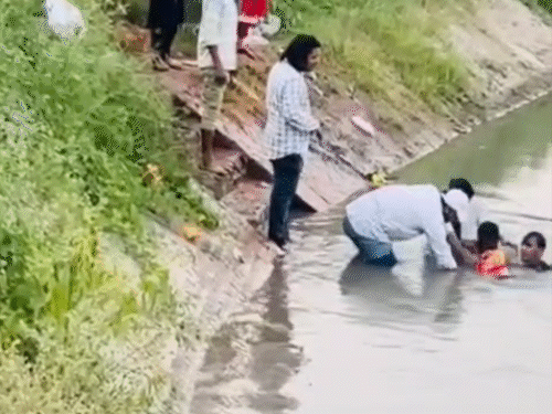 गणेश प्रतिमा विसर्जन करते 3 युवकों के डूबने का VIDEO:बहादुरगढ़ नहर में बचने के लिए हाथ-पांव मारते दिखे; 2 के शव बरामद, तीसरे की तलाश जारी