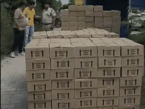 पानीपत में अवैध शराब से भरी टाटा मैजिक पकड़ी:367 पेटियां बरामद, चंडीगड़ से समालखा होनी थी सप्लाई; ड्राइवर गिरफ्तार