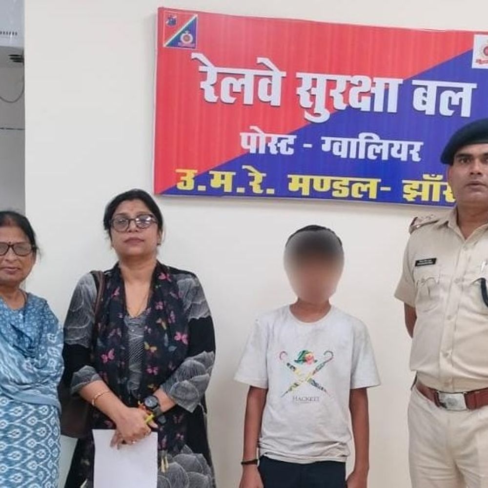 मां ने डांटा...घर से भागा 13 साल का बच्चा:ग्वालियर स्टेशन पर RPF को मिला; मोबाइल चलाने से रोकने पर गुल्लक के पैसे लेकर निकला था