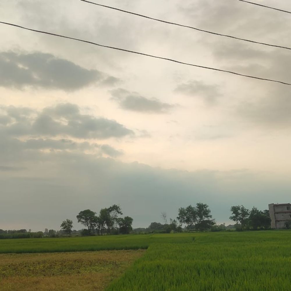 आजमगढ़ में बारिश का अलर्ट:रुक-रुककर हवा बह रही, आसमान में बादल, टेम्प्रेचर 29°C