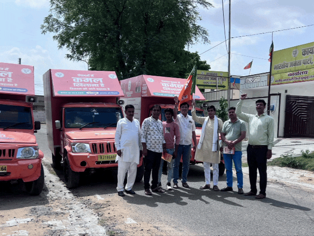 झुंझुनूं की सात विधानसभाओं में भाजपा ने रवाना किए प्रचार-रथ:जिला परिषद और पंचायत चुनाव को लेकर करेंगे जनसंपर्क