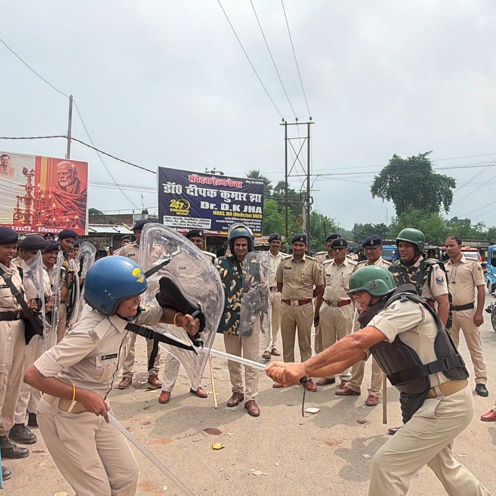 दंगों से निपटने के लिए पुलिस की मॉक ड्रिल:सायरन बजते ही जवानों ने पोजिशन संभाली, टीम के साथ किया रिहर्सल