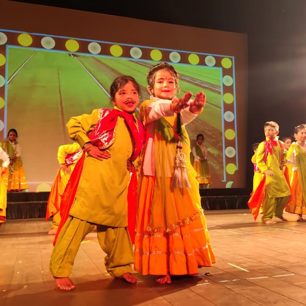श्रीराम आश्रम स्कूल में "द सिल्वर स्क्रीन’ थीम पर वार्षिक समारोह