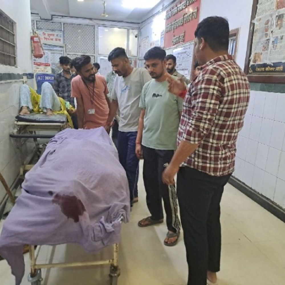 रिटायर्ड फौजी को अज्ञात वाहन ने मारी टक्कर:सिर पर गंभीर चोट लगने से मौत, पक्षियों को दाना देने जा रहे थे