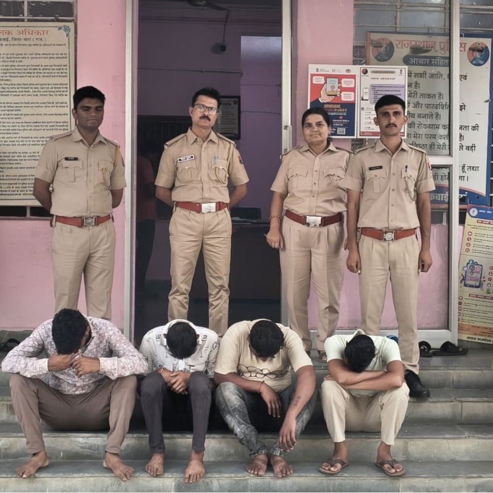 डकैती की योजना बनाने वाले 4 फरार आरोपी गिरफ्तार:कवाई थाना पुलिस ने 18 महीने बाद पकड़ा, पूछताछ जारी