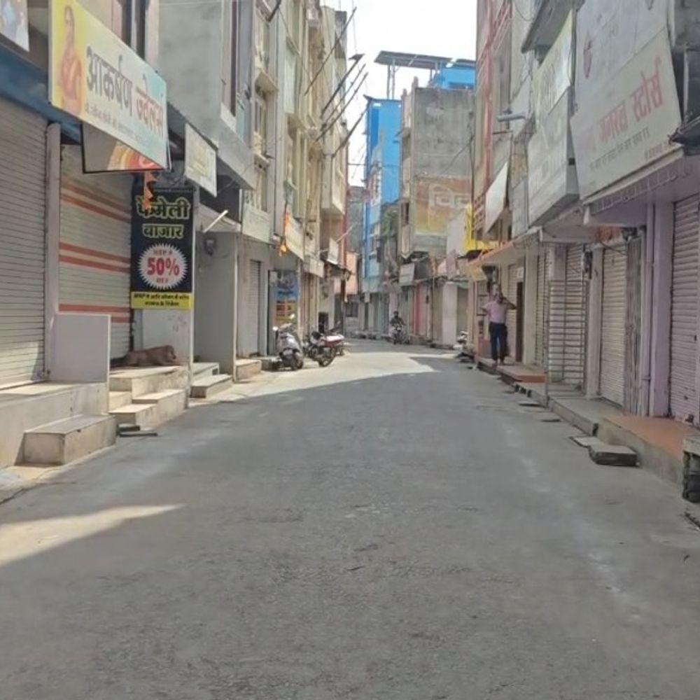 नलखेड़ा हादसे के विरोध में बंद, 8 श्रद्धालुओं की मौत:व्यापारियों ने प्रतिष्ठान बंद रखे, बगलामुखी मंदिर में हवन-अनुष्ठान भी नहीं हुए