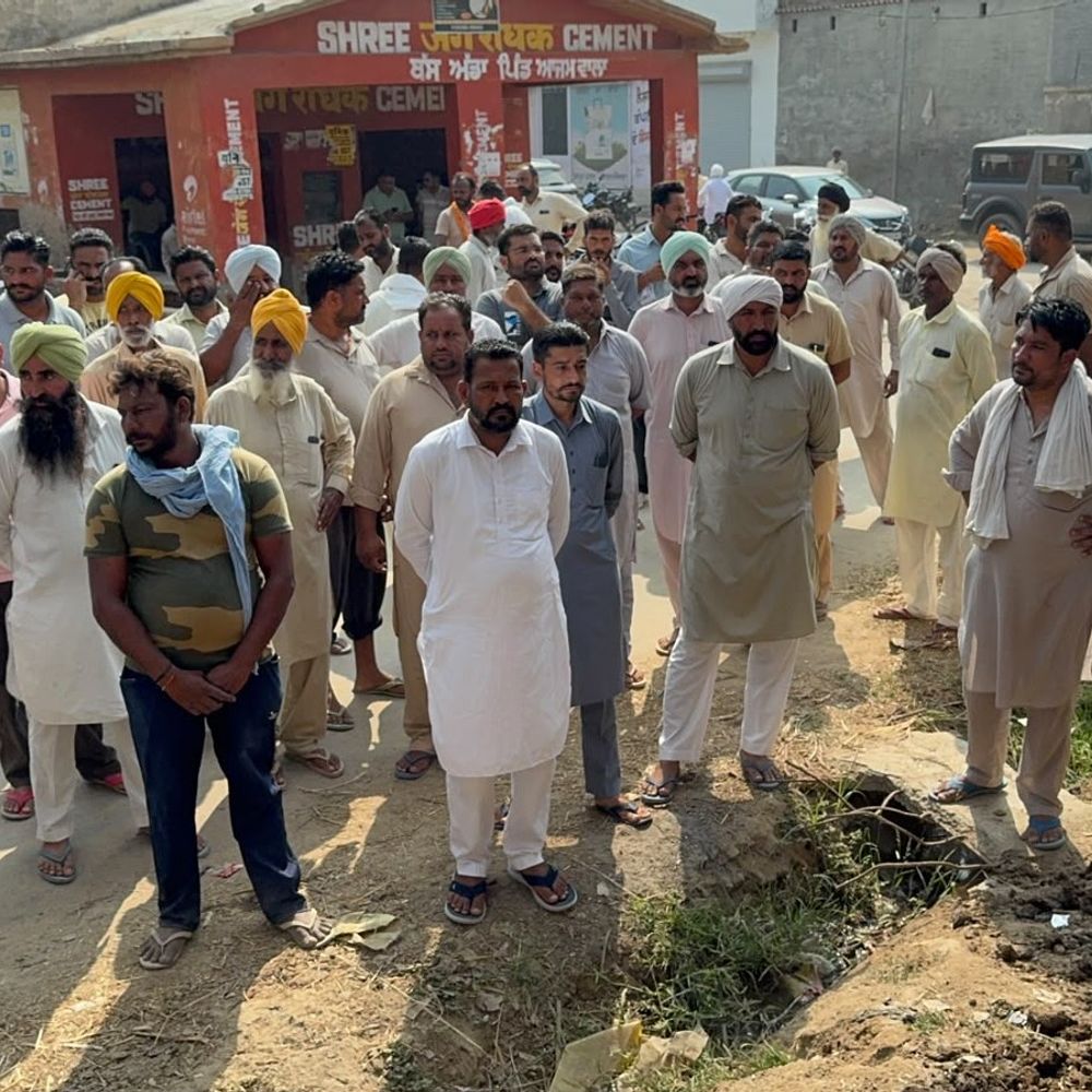 फाजिल्का में एक मरला जमीन पर कब्जे को लेकर हंगामा:16 साल पहले 10 हजार में खरीदने का दावा; दूसरा पक्ष बोला-2 लाख रुपए दिए